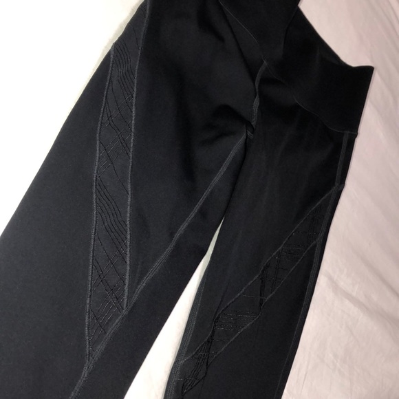 Underarmour black S leggings WORN TWICE - Picture 4 of 4